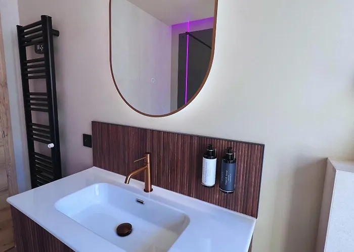 Harmony Avec Balneo * Angers